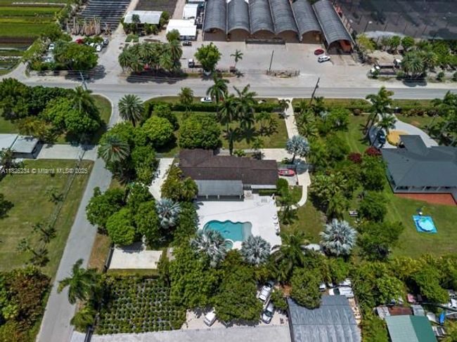 17975 Sw 232 Nd St, House other with 4 bedrooms, 4 bathrooms and null parking in Miami FL | Image 9