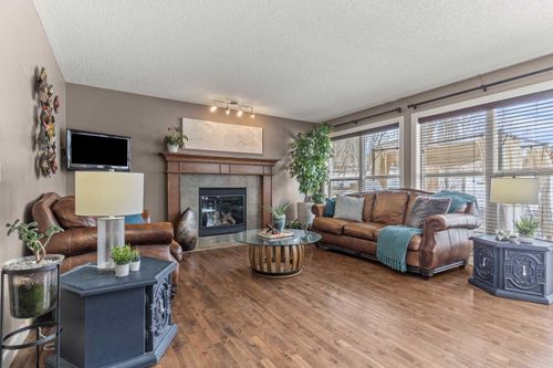 {{alt}} | Card Image