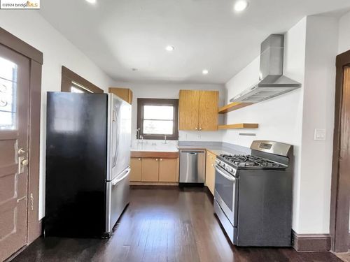 518 E 18th St, Oakland, CA, 94606-2432 | Card Image