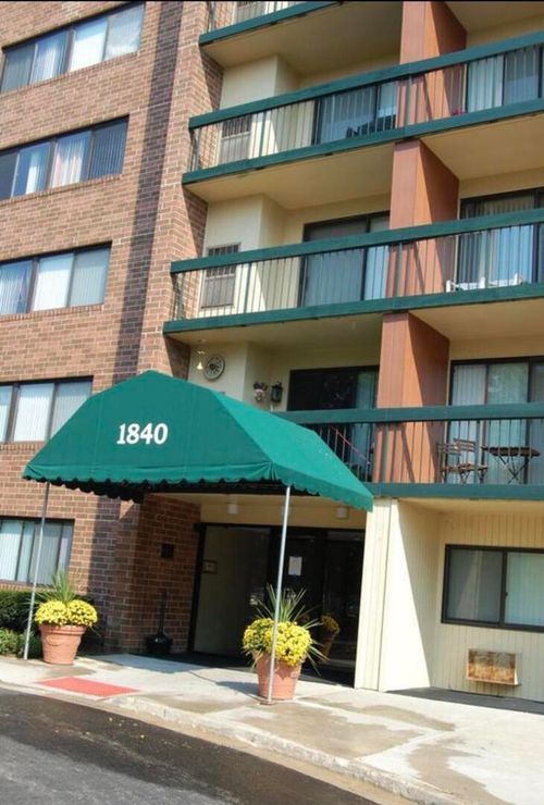 bw511-1840 Huntington Blvd, Hoffman Estates, IL, 60169-6749 | Card Image