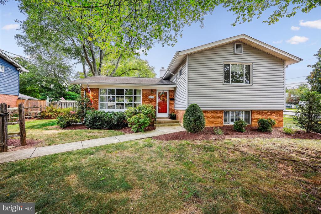 Breewood Ct, Silver Spring, MD 20901