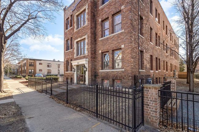 Ample on-street parking! | Image 23