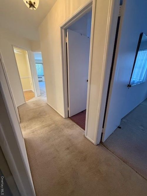 30 Gibson Blvd, Valley Stream, NY, 11581-2020 | Card Image