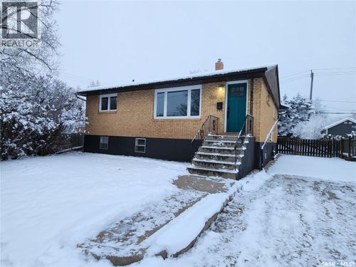 1533 Young St, Estevan, SK, S4A0J5 | Card Image