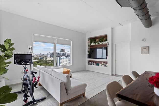 APT-1715 - 10 Sw South River Dr, Condo with 2 bedrooms, 1 bathrooms and null parking in Miami FL | Image 6