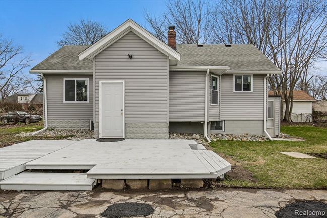 885 Parkwood Avenue, Home with 3 bedrooms, 2 bathrooms and null parking in Ypsilanti Twp MI | Image 2