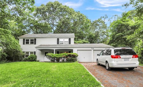 40 Seabrook Ln, Stony Brook, NY, 11790-3328 | Card Image
