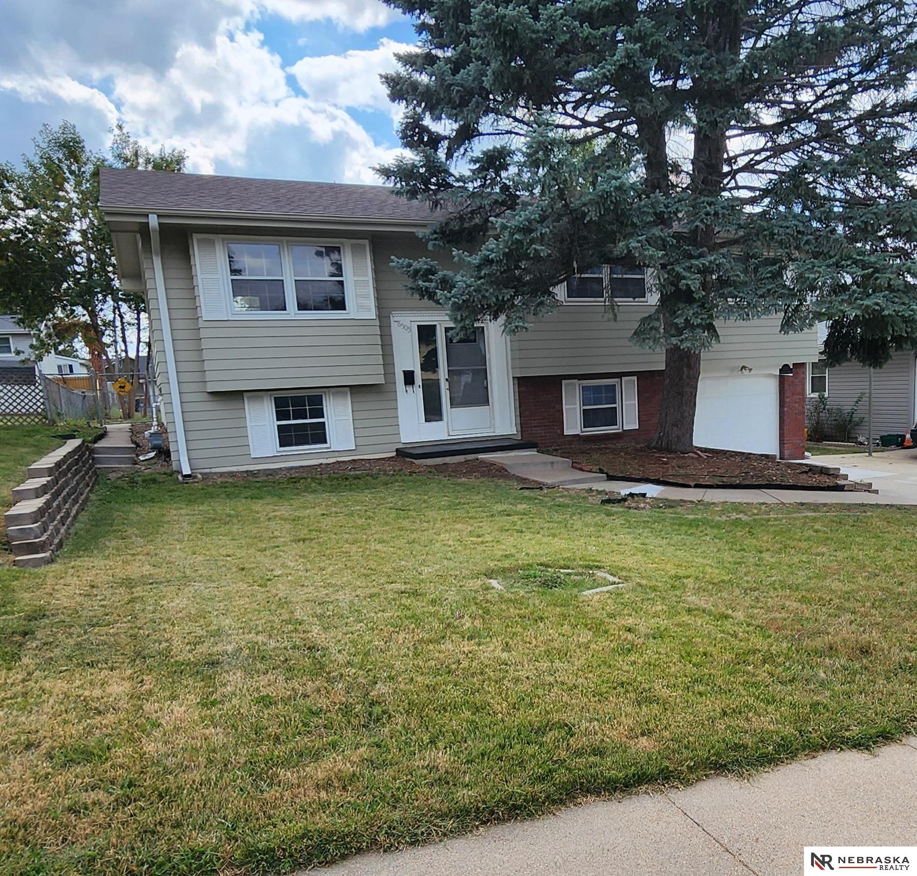 Orchard Ave, Omaha, NE 68127