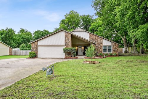3616 E 142nd St S, Bixby, OK, 74008-7606 | Card Image