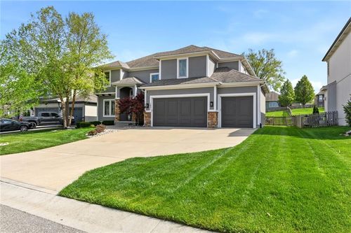 1021 Sw Drake Cir, Lee's Summit, MO, 64082-4805 | Card Image