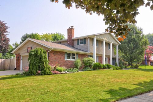 2 Craemer Ct, Frankenmuth, MI, 48734-1417 | Card Image