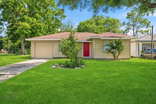 306 Pear St, La Marque, TX, 77568-6244 | Card Image