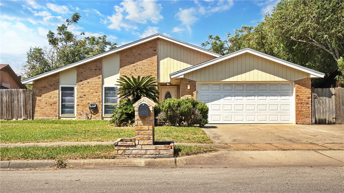 Dolphin Dr, Portland, TX 78374