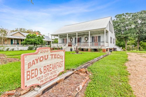 205 Washington St, Breaux Bridge, LA, 70517-5143 | Card Image