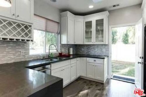 16001 Wyandotte St, Van Nuys, CA, 91405-2857 | Card Image