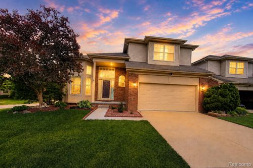 3067 Silverbrook Dr, Oakland Twp, MI, 48306-1499 | Card Image