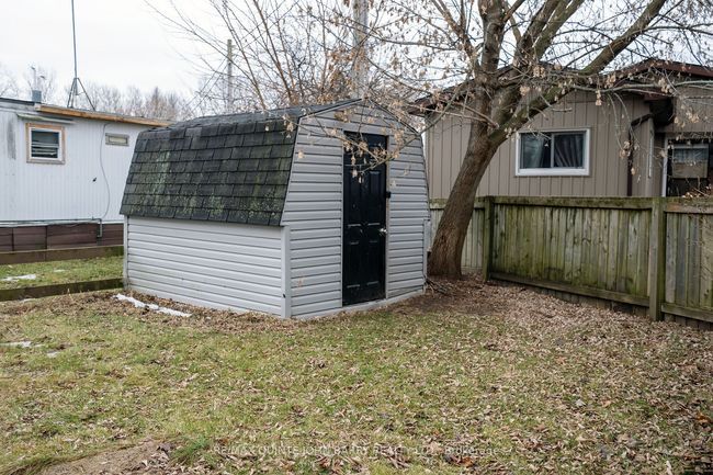 104 - 104-63 Whites Rd, House other with 2 bedrooms, 1 bathrooms and 2 parking in Quinte West ON | Image 6
