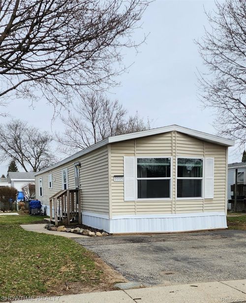 2005 Marmoor Dr, Shelby Township, MI, 48317-2755 | Card Image