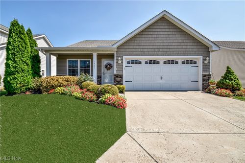 1431 Birdie Ln, Wickliffe, OH, 44092-1081 | Card Image