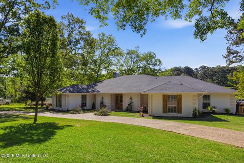 481 Cheyenne Ln, Madison, MS, 39110-9206 | Card Image