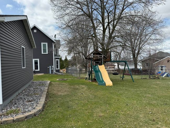 226 S Sidney St, House other with 3 bedrooms, 2 bathrooms and null parking in SHULLSBURG WI | Image 4