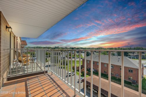 516-3030 Breckenridge Ln, Louisville, KY, 40220-2181 | Card Image