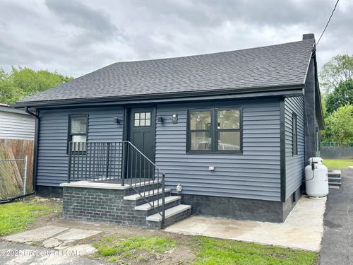 708 Mill St, Avoca, PA, 18641-1142 | Card Image