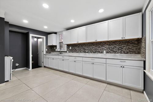 19427 Rosemont Ave, Detroit, MI, 48219-2113 | Card Image