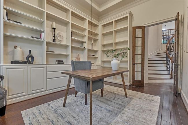 Office with built-ins. | Image 13