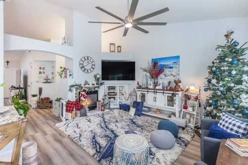 715 Bobcat Ln, Manteca, CA, 95336-8662 | Card Image