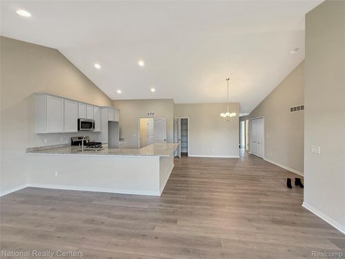 8-305 Devonshire Dr, Lapeer, MI, 48446-4794 | Card Image