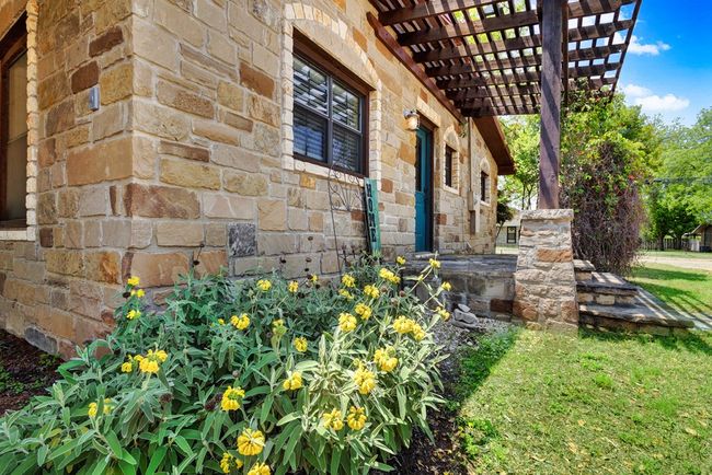 805 Wheeler St, Home with 2 bedrooms, 1 bathrooms and 2 parking in Mason TX | Image 37