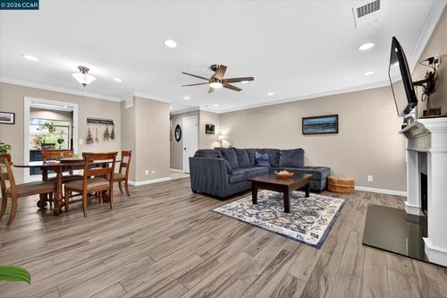 1892 London Dr, Benicia, CA, 94510-1367 | Card Image