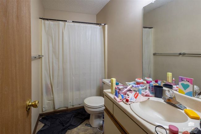 2556 Candlecrest Cir, Condo with 5 bedrooms, 3 bathrooms and null parking in Manhattan KS | Image 18