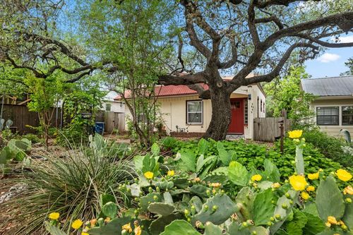 708 W Elizabeth St, Austin, TX, 78704-2336 | Card Image
