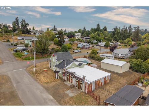 1404 Harris St, Myrtle Point, OR, 97458-1434 | Card Image