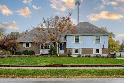 Tri-level home with a front yard | Image 1