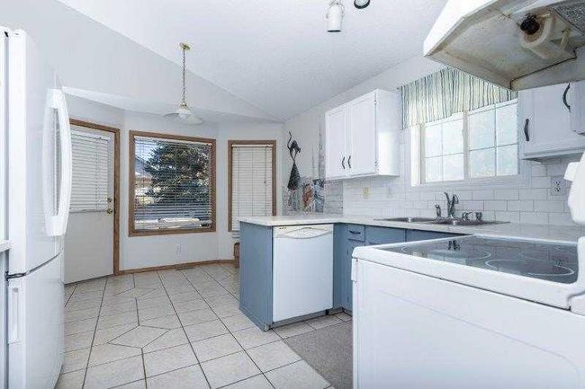 134 Somerset Drive Sw, House other with 4 bedrooms, 3 bathrooms and 4 parking in Calgary AB | Image 7
