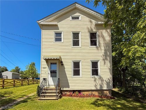 323 S Huntington St, Medina, OH, 44256-2327 | Card Image