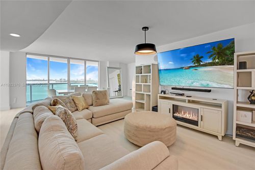 apt-2201-1800 N Bayshore Dr, Miami, FL, 33132-3227 | Card Image