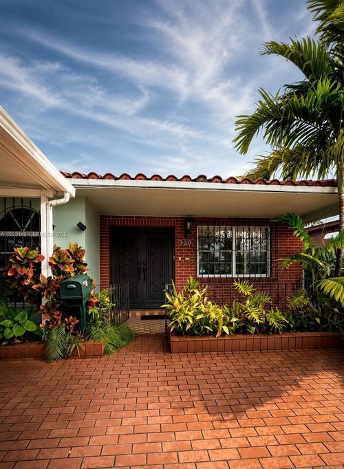 320 Nw 61st Ave, Miami, FL, 33126-4640 | Card Image