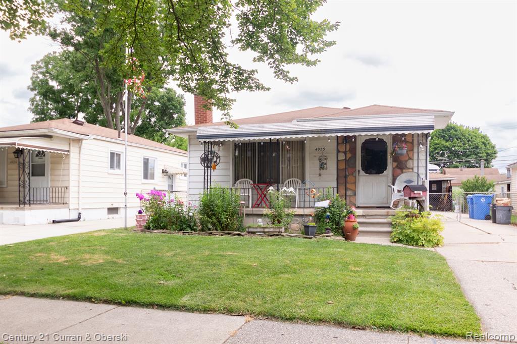 Dudley St, Dearborn Heights, MI 48125