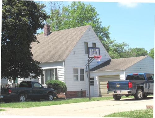 406 N 11th St, Forest City, IA, 50436-1312 | Card Image