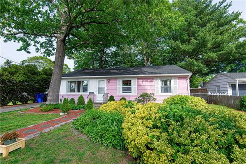 6 Hilton Ave, Riverside, RI, 02915-2013 | Card Image