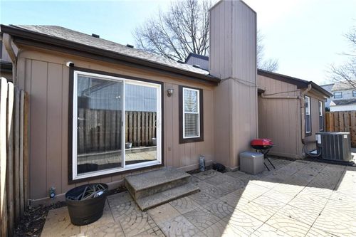 6616 Bradshaw St, Shawnee, KS, 66216-2443 | Card Image