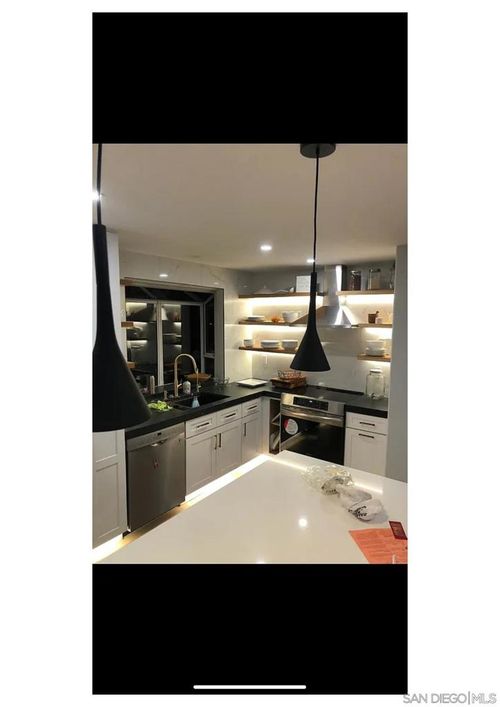 811 Mosaic Cir, Oceanside, CA, 92057-6225 | Card Image