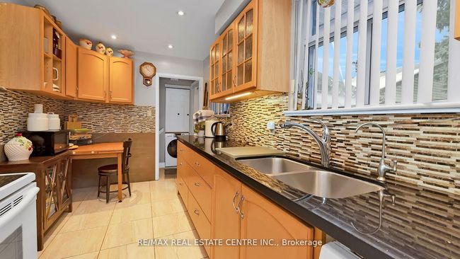 57 Archdekin Dr, House attached with 4 bedrooms, 2 bathrooms and 4 parking in Brampton ON | Image 5