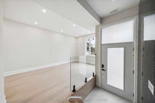 main-floor-10 Mack Ave, Scarborough, ON, M1L1L9 | Card Image