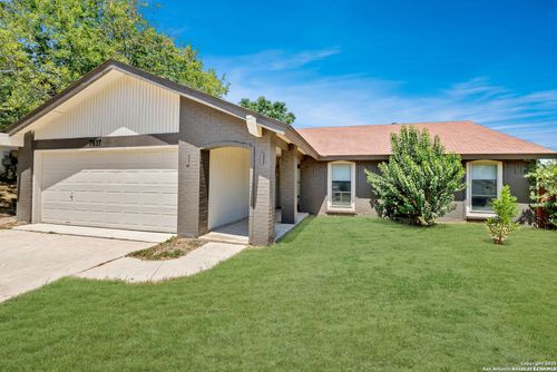 7637 Antique Oak St, Live Oak, TX, 78233-3102 | Card Image