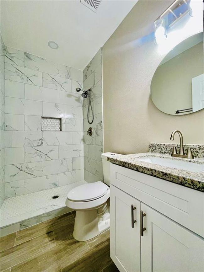 Master Bath | Image 12